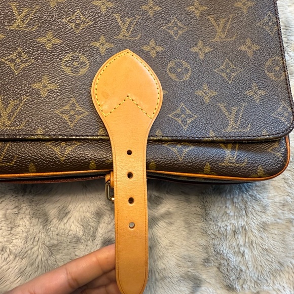 Cartouchiere LV bag - Picture 3 of 13